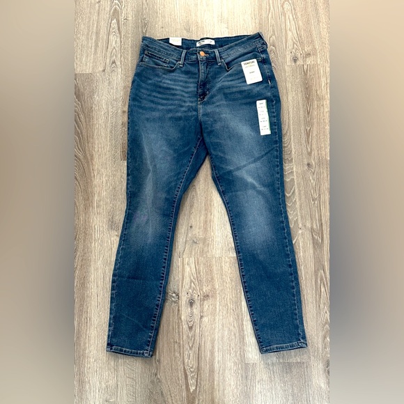 NWT Women’s Signature by Levi Strauss Totally Shaping Skinny Jeans Sz 16M 33/30 - Picture 1 of 8